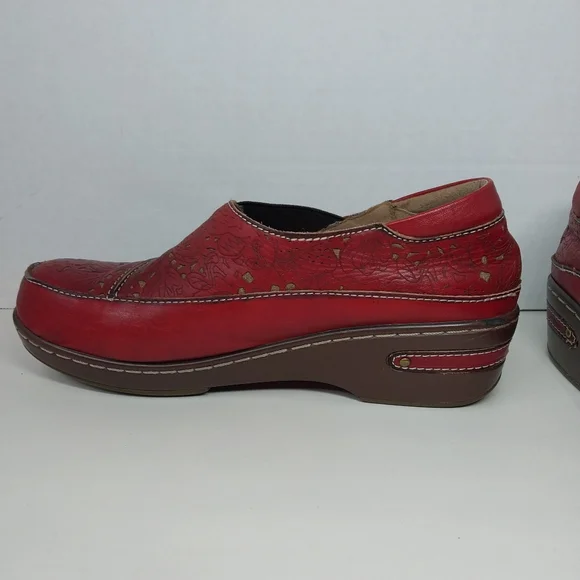 L'Artiste by Spring Step Womens Sz EU 38 US 8 Burbank embossed Red Heeled Clogs - Picture 11 of 14